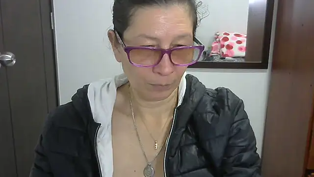 Snapshot of latin49 chatting on 03/08/25, 04:45 latin49 online show from 03/08/25, 04:45