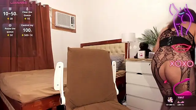 Snapshot of Lustrous_Nathalie chatting on 09/26/25, 02:29 Lustrous Nathalie online show from 09/26/25, 02:29