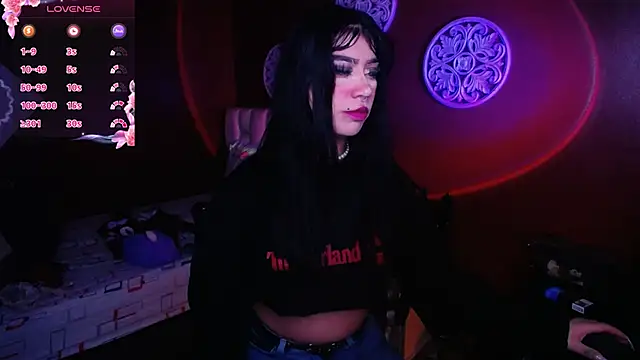 Snapshot of Sarayy_Collins chatting on 02/15/25, 11:17 Sarayy Collins online show from 02/15/25, 11:17