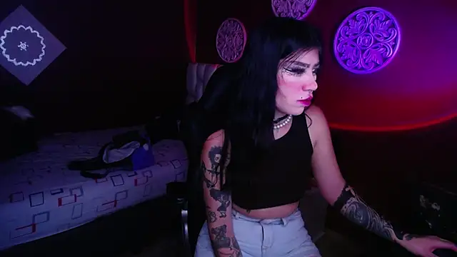 Snapshot of Sarayy_Collins chatting on 03/04/25, 10:57 Sarayy Collins online show from 03/04/25, 10:57