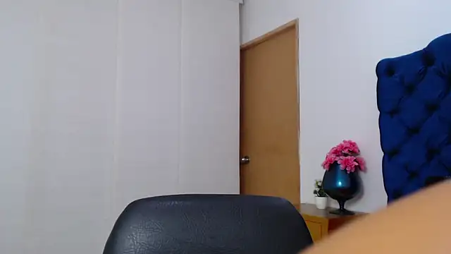 Snapshot of Lili666_ chatting on 02/28/26, 04:12 Lili666 online show from 02/28/26, 04:12