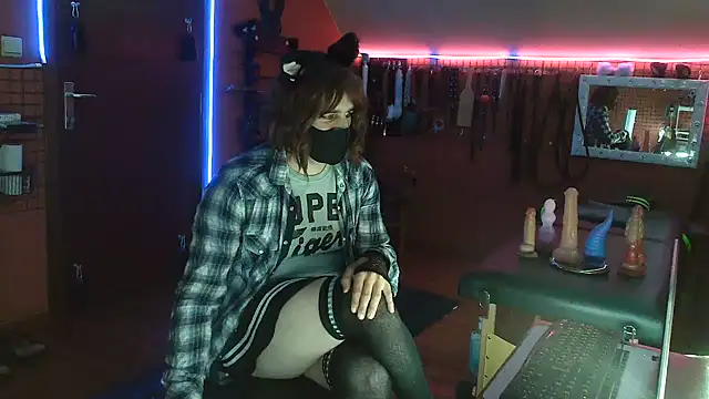 Snapshot of Ginny-the-bdsm-nympho chatting on 07/18/26, 05:10 Ginny-the-bdsm-nympho online show from 07/18/26, 05:10