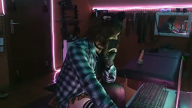 Ginny-the-bdsm-nympho online show from 03/15/26, 06:15