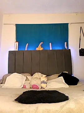 anna dolls  online show from 10/22/25, 03:39