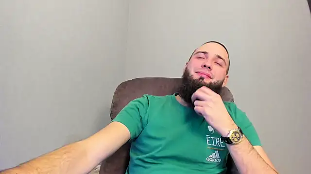 Snapshot of A_____________ chatting on 02/09/25, 10:00 A online show from 02/09/25, 10:00