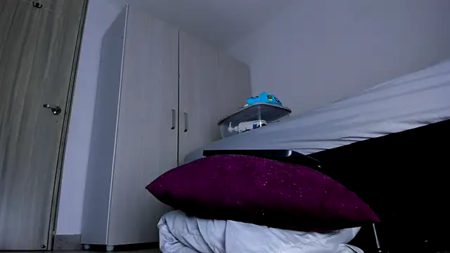 Skarleth69 online show from 09/15/25, 09:04