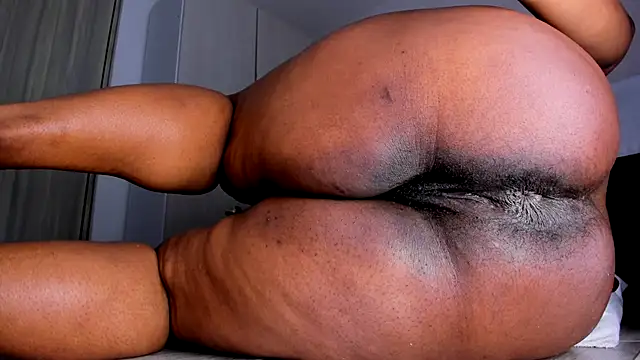 Skarleth69 online show from 10/09/25, 02:01