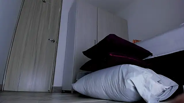 Skarleth69 online show from 11/11/25, 01:11