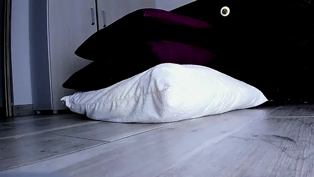 Skarleth69 online show from 10/21/25, 02:55