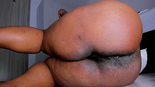 Skarleth69 online show from 10/15/25, 02:32