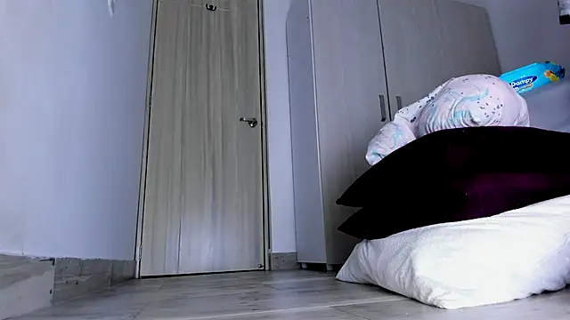 Skarleth69 online show from 11/04/25, 03:43