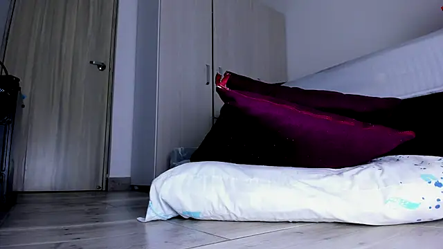 Skarleth69 online show from 10/20/25, 03:41