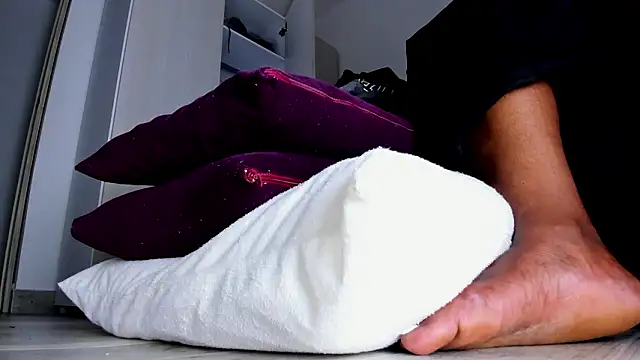 Snapshot of Skarleth69 chatting on 02/16/26, 03:27 Skarleth69 online show from 02/16/26, 03:27