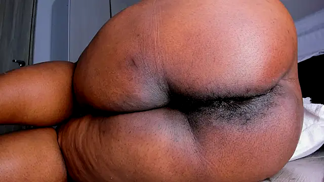 Skarleth69 online show from 10/07/25, 02:56