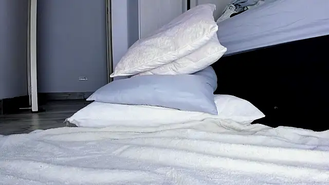 Skarleth69 online show from 03/12/26, 11:47