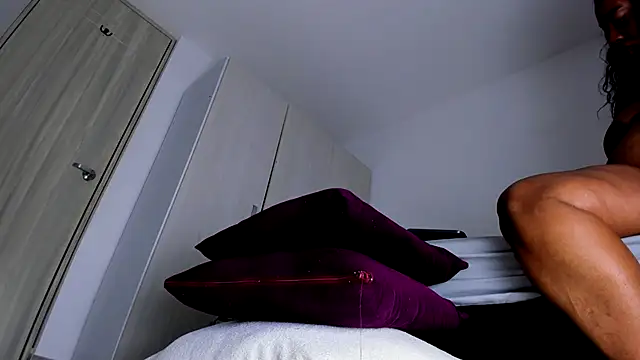 Skarleth69 online show from 11/24/25, 02:22