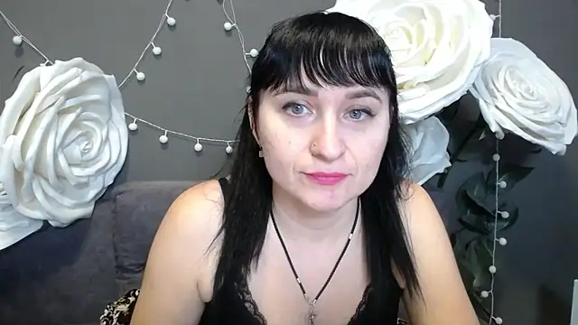 NinaFlawlees online show from 11/23/25, 12:59