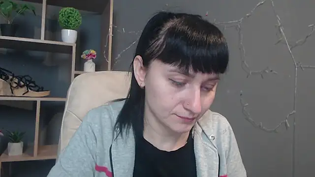 NinaFlawlees online show from 12/01/25, 01:01