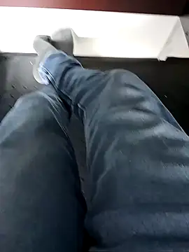 Snapshot of robinsan1010 chatting on 03/08/25, 04:23 robinsan1010 online show from 03/08/25, 04:23