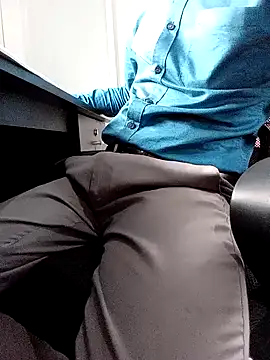 Snapshot of robinsan1010 chatting on 03/20/25, 12:11 robinsan1010 online show from 03/20/25, 12:11