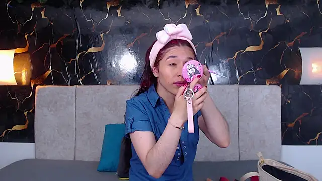 Snapshot of adriscute chatting on 03/27/26, 12:06 adriscute online show from 03/27/26, 12:06