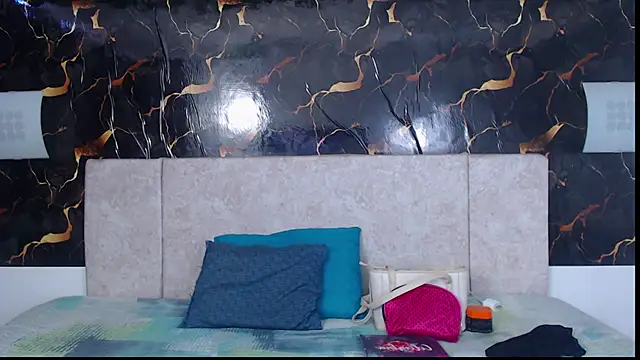 Snapshot of adriscute chatting on 03/25/26, 02:27 adriscute online show from 03/25/26, 02:27