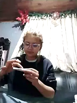 Snapshot of Hathorlove chatting on 12/16/24, 08:37 Hathorlove online show from 12/16/24, 08:37