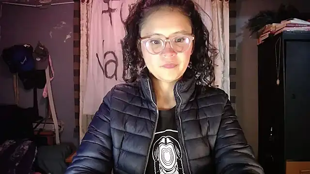 Snapshot of Hathorlove chatting on 02/17/26, 04:10 Hathorlove online show from 02/17/26, 04:10