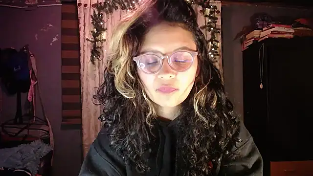 Snapshot of Hathorlove chatting on 01/13/26, 01:53 Hathorlove online show from 01/13/26, 01:53