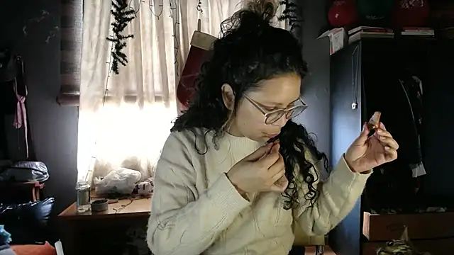 Snapshot of Hathorlove chatting on 12/20/25, 07:28 Hathorlove online show from 12/20/25, 07:28