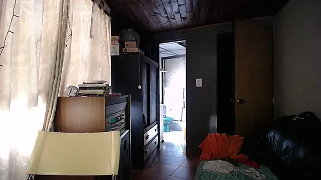 Hathorlove online show from 10/26/25, 11:32