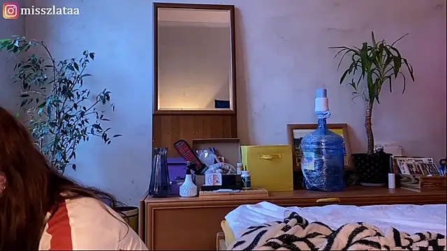 elfess online show from 11/06/25, 10:41