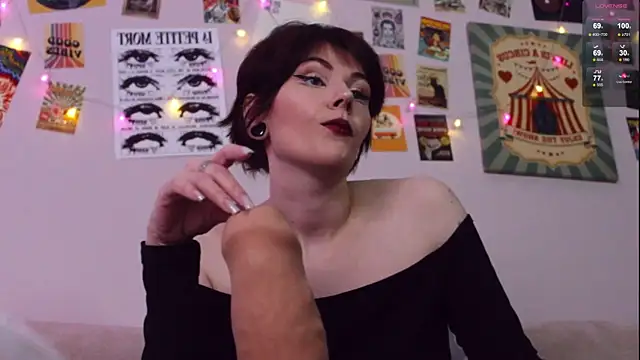 Luna Blake online show from 04/24/26, 03:36