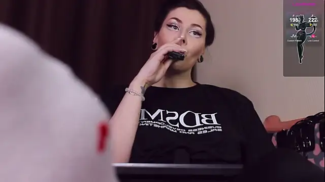 Luna Blake online show from 02/06/25, 04:14