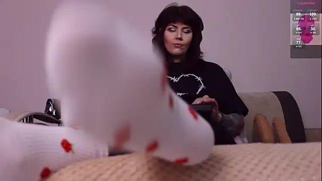 Luna Blake online show from 11/17/25, 01:48