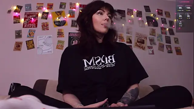 Snapshot of Luna_Blake chatting on 12/21/25, 12:51 Luna Blake online show from 12/21/25, 12:51