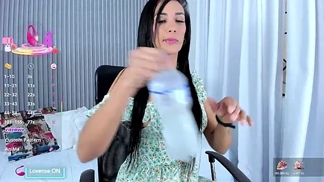 nayelii d online show from 12/15/25, 12:44