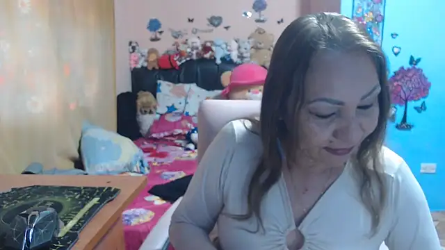 Snapshot of milfeddy_ chatting on 05/17/26, 12:05 milfeddy online show from 05/17/26, 12:05