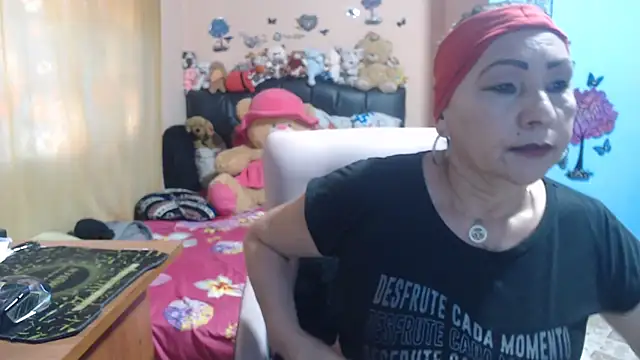 Snapshot of milfeddy_ chatting on 05/20/26, 09:01 milfeddy online show from 05/20/26, 09:01