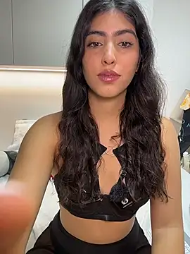 Gaby zahir  online show from 11/11/25, 03:18