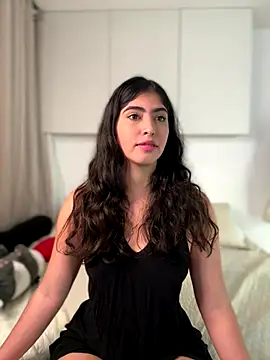 Gaby zahir  online show from 10/08/25, 12:17