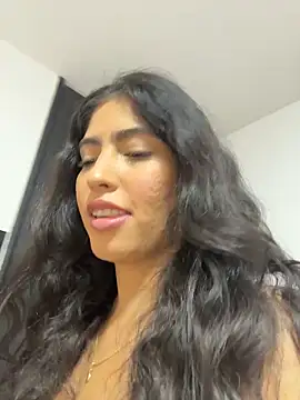 Gaby zahir  online show from 11/03/25, 07:39