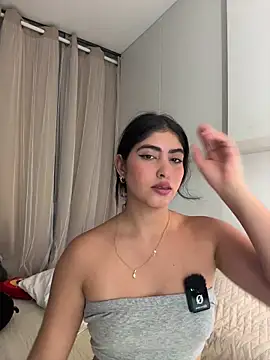 Snapshot of Gaby_zahir_ chatting on 05/21/26, 01:03 Gaby zahir online show from 05/21/26, 01:03