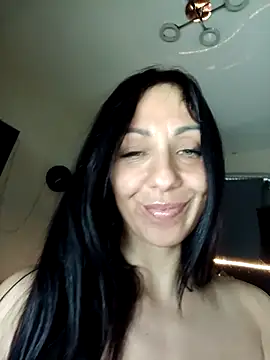 Snapshot of LeticiaWoods chatting on 03/21/25, 09:56 LeticiaWoods online show from 03/21/25, 09:56