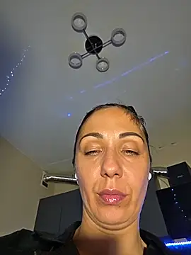 Snapshot of LeticiaWoods chatting on 06/18/26, 11:21 LeticiaWoods online show from 06/18/26, 11:21