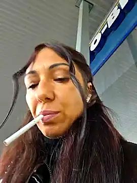Snapshot of LeticiaWoods chatting on 10/16/25, 09:39 LeticiaWoods online show from 10/16/25, 09:39