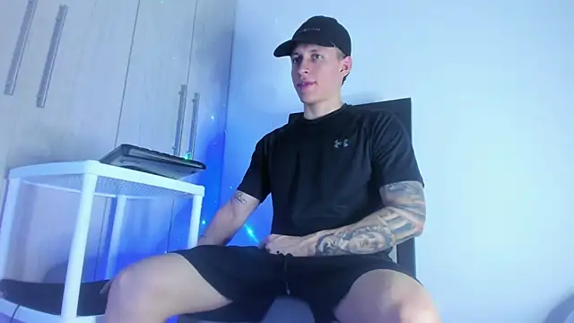 Snapshot of enzo_bvlgari chatting on 03/01/25, 04:04 enzo bvlgari online show from 03/01/25, 04:04