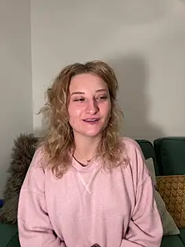 Snapshot of MileySummer chatting on 02/07/25, 07:38 MileySummer online show from 02/07/25, 07:38