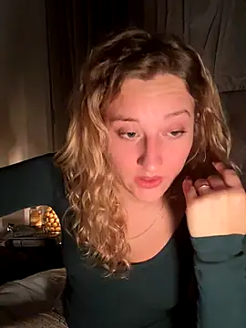 Snapshot of MileySummer chatting on 11/30/25, 04:19 MileySummer online show from 11/30/25, 04:19