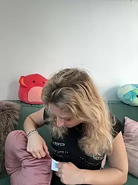 Snapshot of MileySummer chatting on 03/01/25, 09:18 MileySummer online show from 03/01/25, 09:18